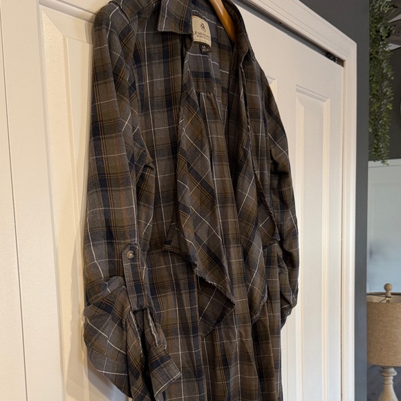 Legendary Whitetails Men's Plaid Shirt - Black and Brown I have a medium too - Picture 4 of 8